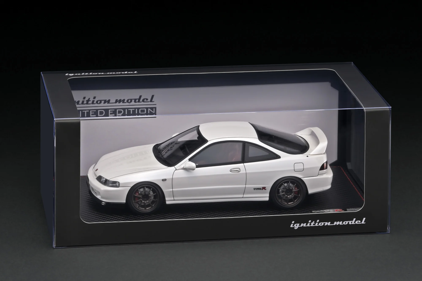 Ignition-Model Honda Integra DC2 Type R RHD Pearl White w/ Separate B18C Vtec Engine 1:18