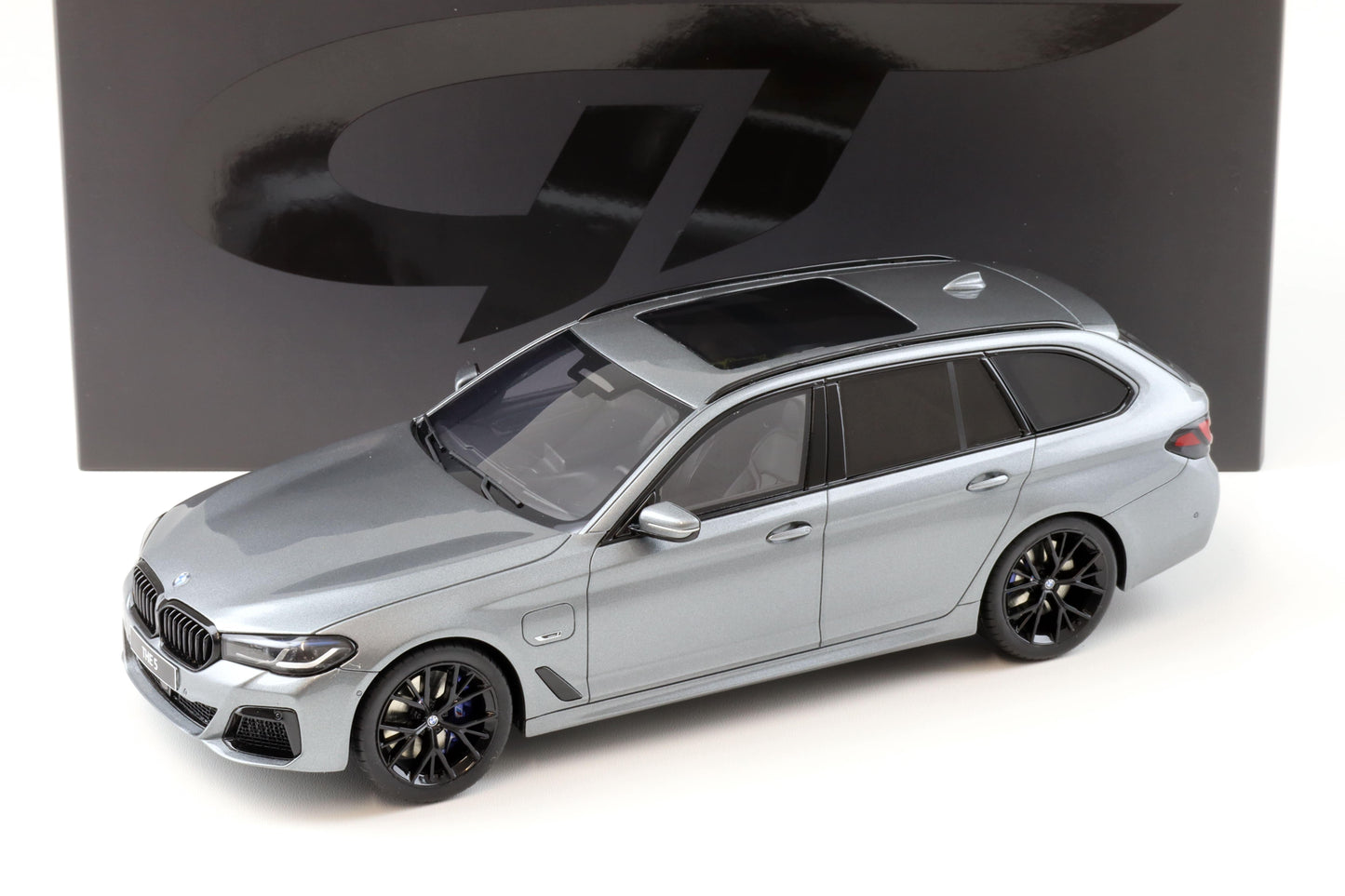 GT Spirit 2023 BMW 530E (G60) Xdrive M Sport Touring Wagon Grey Metallic 1:18