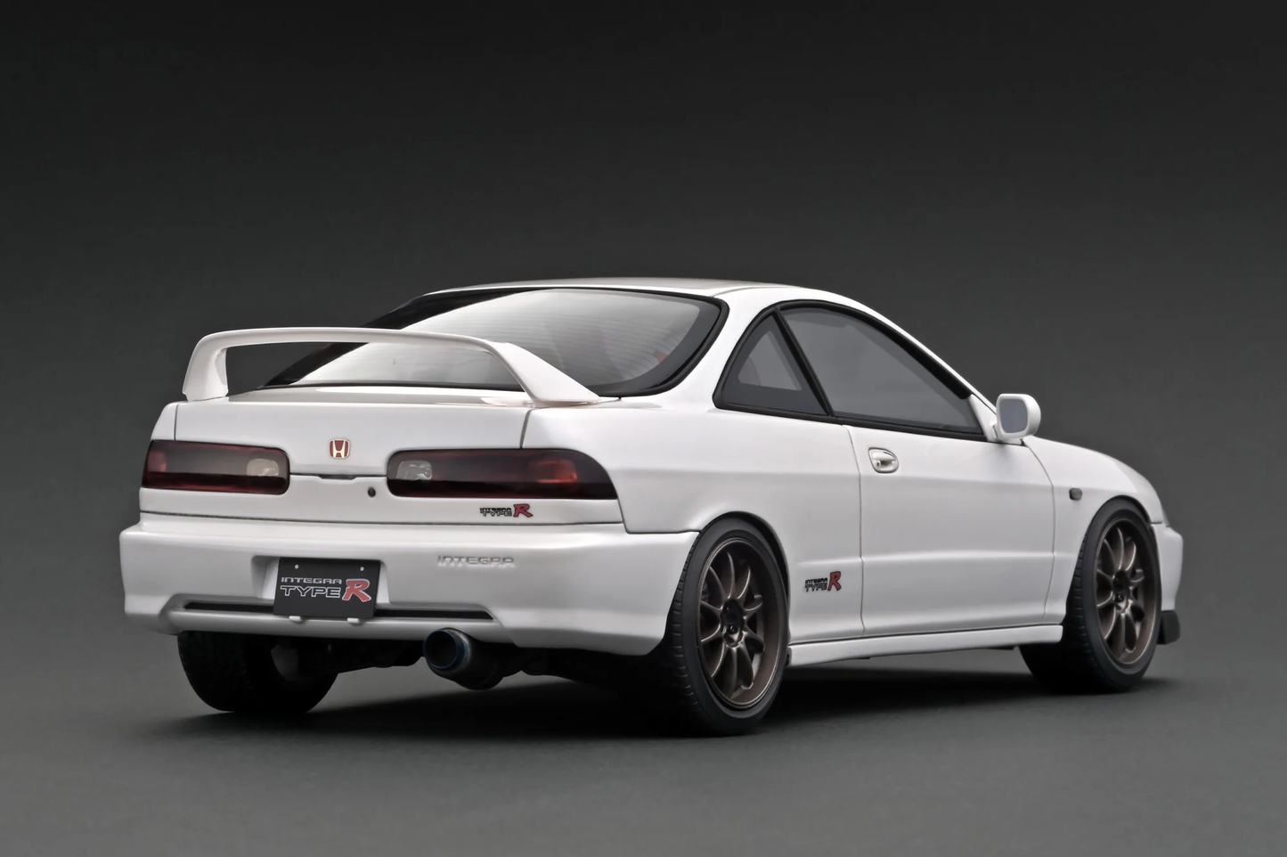 Ignition-Model Honda Integra DC2 Type R RHD Pearl White w/ Separate B18C Vtec Engine 1:18