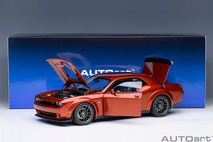 AUTOart 2022 Dodge Challenger R/T Scat Pack Widebody Sinamon Stick 1:18