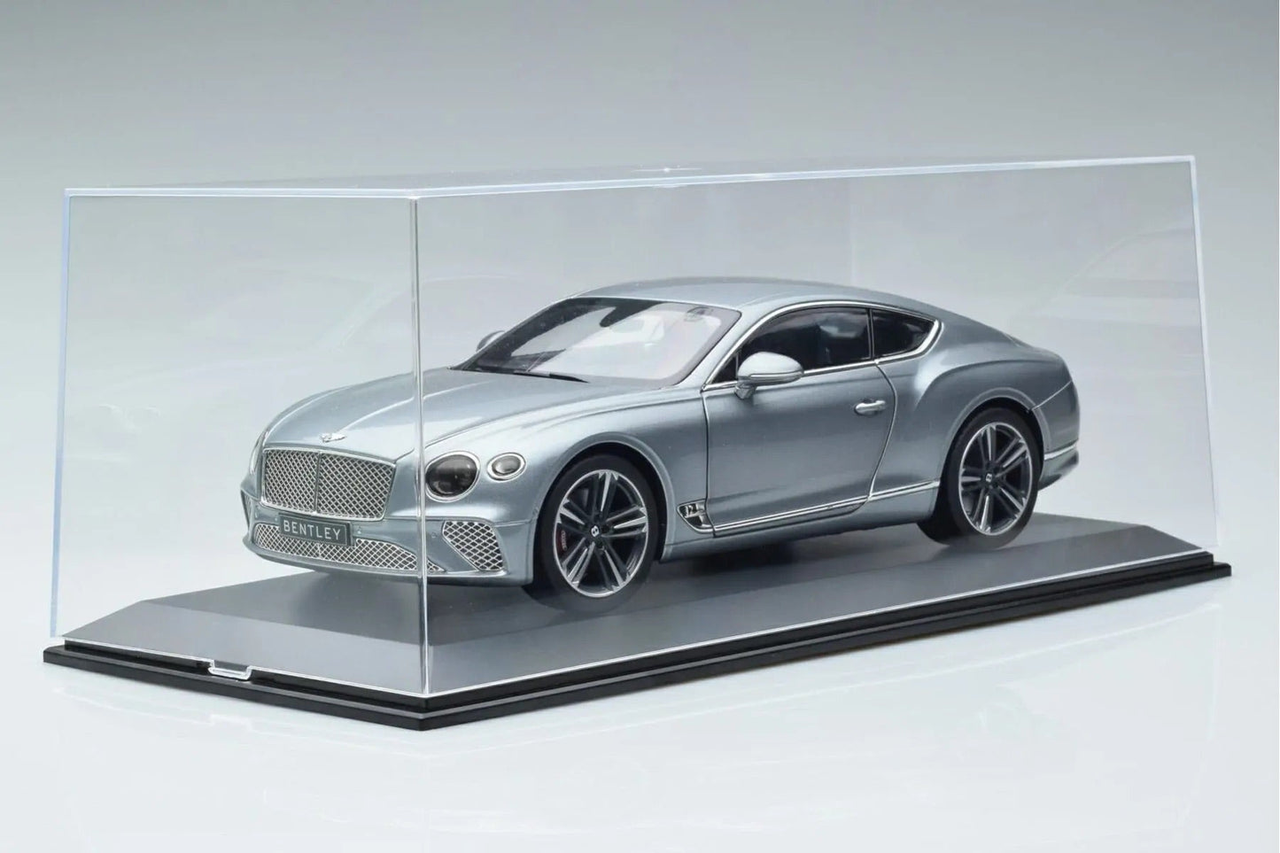 MCG Display Case Black Plastic Base 1:18