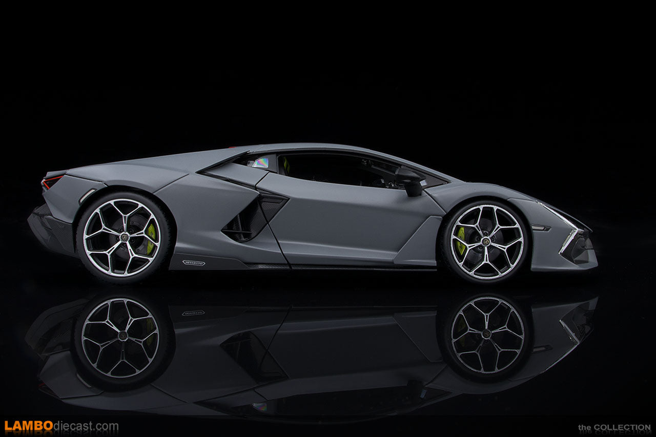 Maisto Lamborghini Revuelto Hybrid Volcano Matte Grey 1:18